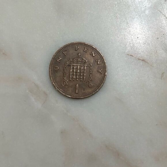 Great Britain One Penny Coin Queen Elizabeth II - Picture 2 of 4
